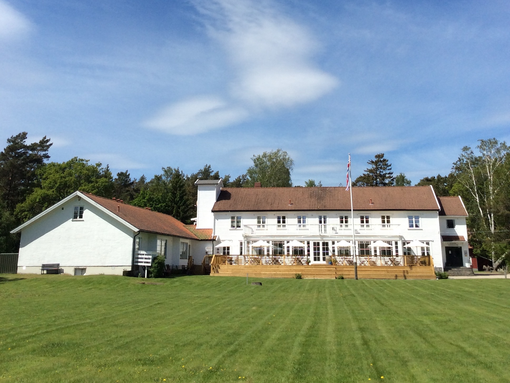 Kortreist mat laget med kjærlighet. Vi tilbyr arrangement og overnatting