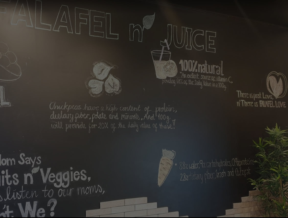 Falafel n juice tilbyr vegansk fast food, hvor falafel er hovedingrediensen.