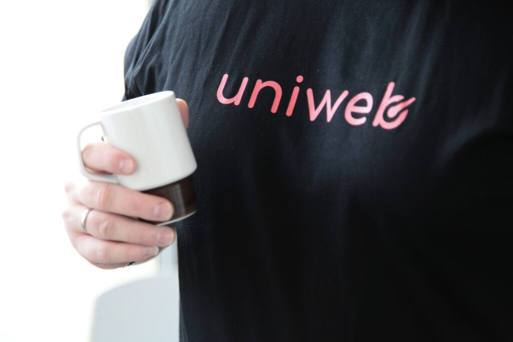 Uniweb | Din lokale leverandør av hosting og domener