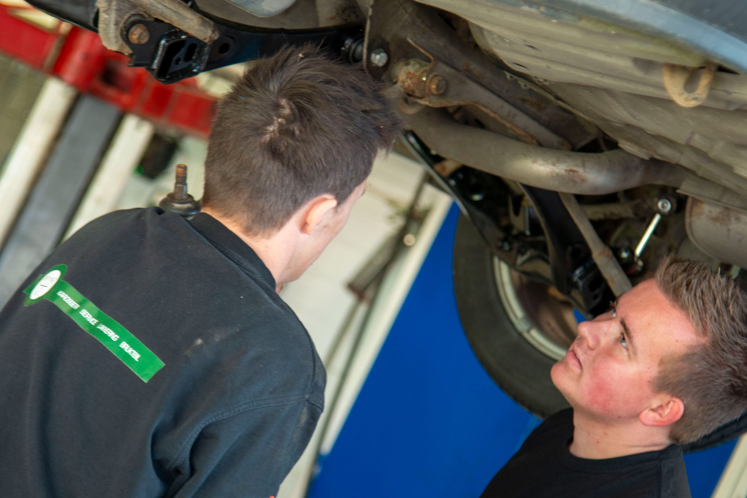 Vi gjør bilholdet enkelt for deg - Brynebil