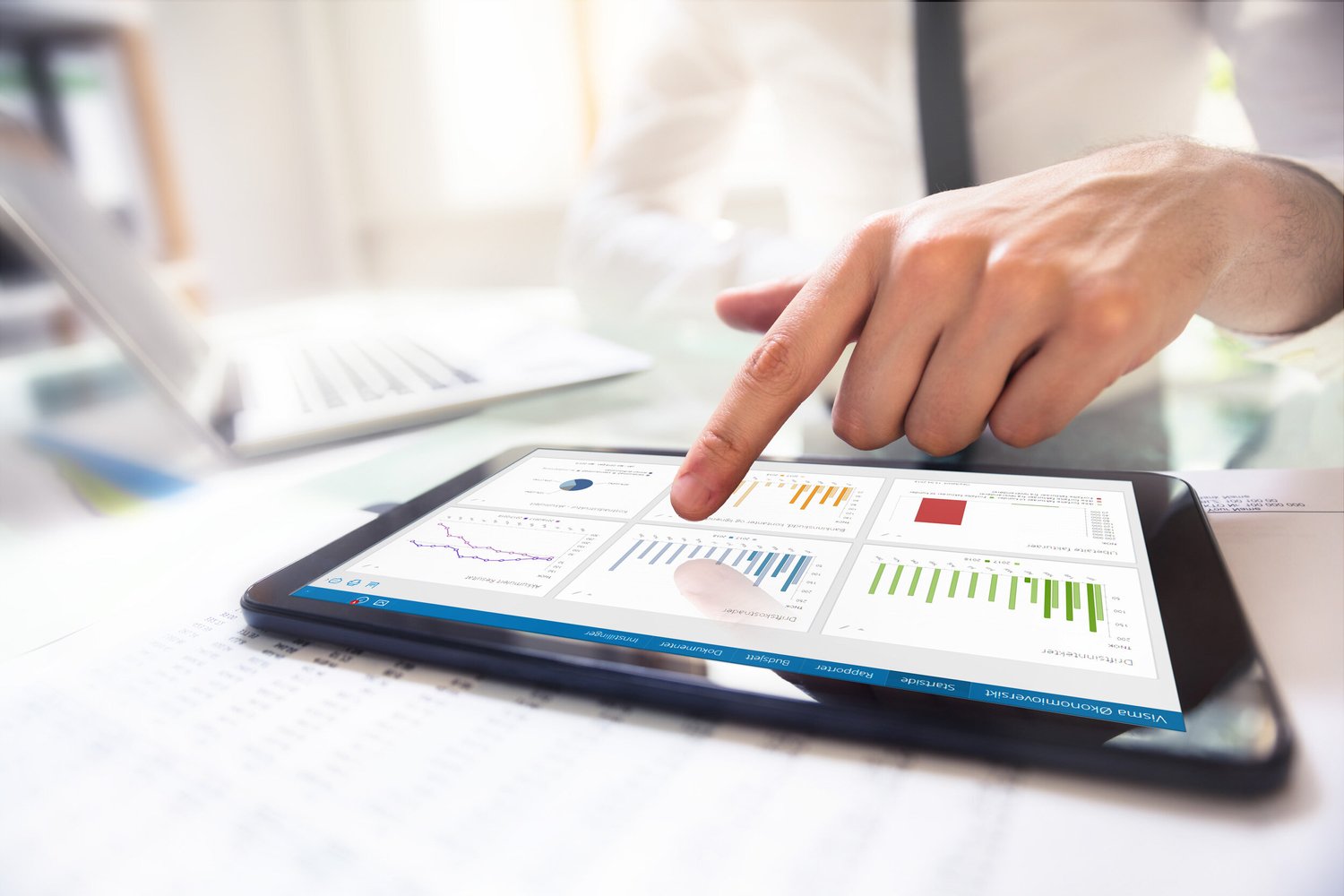 Hagel - Din regnskapsfører  & lagspiller for fremtiden