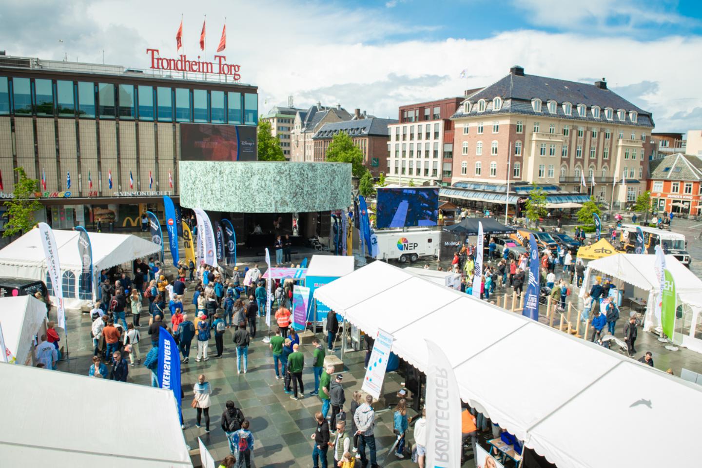 Håndverkerforeningen i Trondheim – Håndverkerforeningen i Trondheim ble stiftet 21. februar 1847 og har vært håndverkernes viktigste samlingspunkt i Midt-Norge siden den gang.