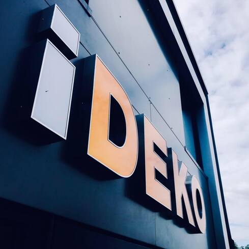 Alt innen profil, skilt og reklame. 