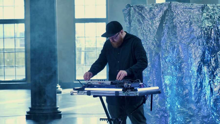 Kristoffer Lislegaard - Music for diving minds // Norwegian Audiovisual Artist