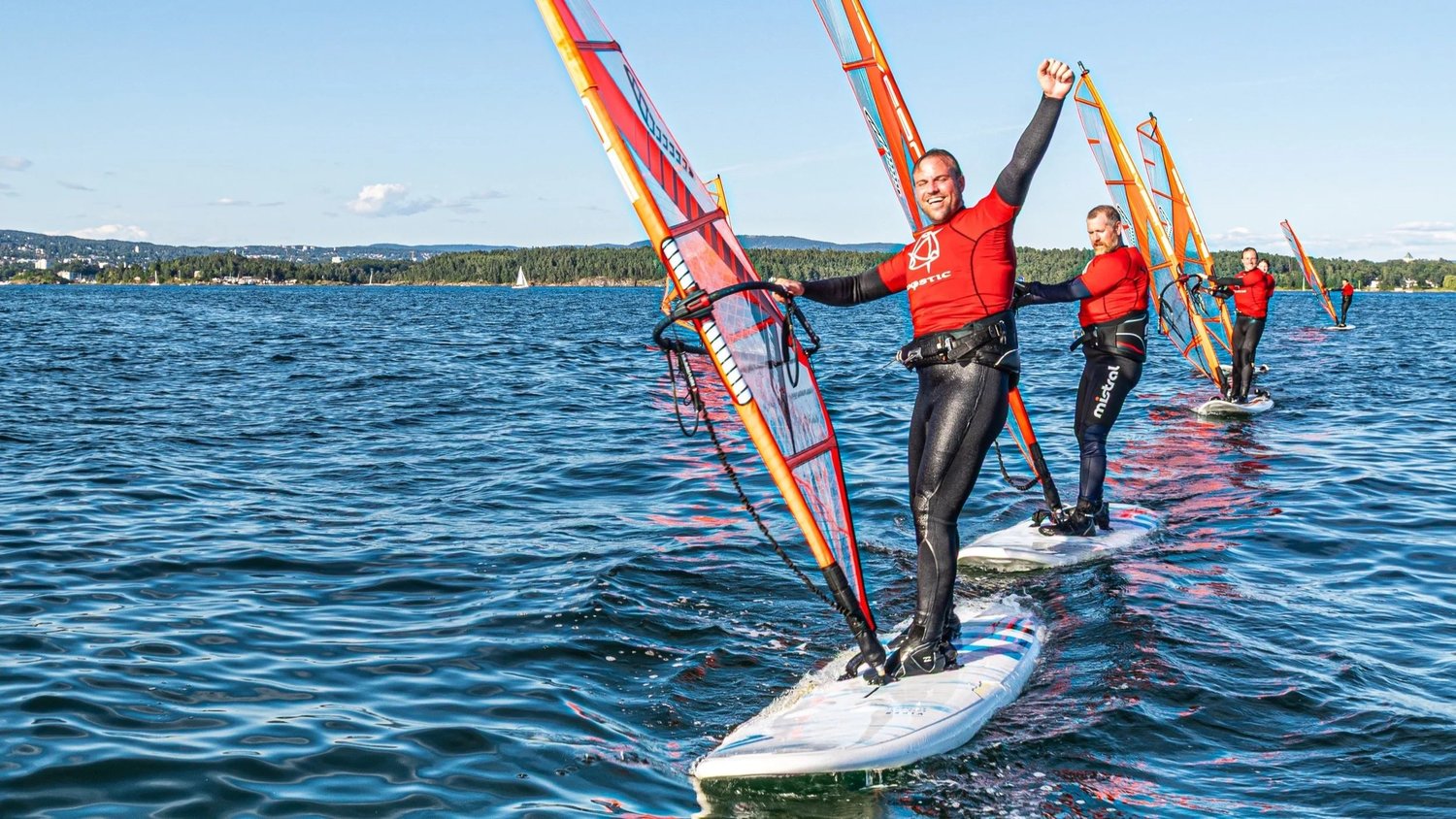 Windsurfing Oslo / Windsurfing Fornebu / Windsurfing courses / Windsurfing events / Team - building / Windsurfing gear storage / Windsurfing community / Club memberships