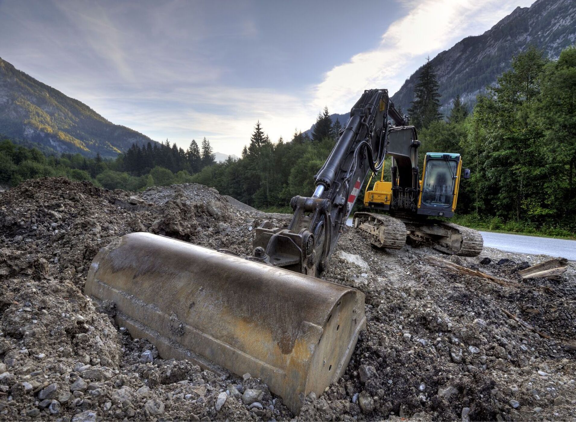 Nadderud Maskin AS - graving, planering, drenering, betongarbeid, granittmurer og belegningsstein i Oslo, Asker, Sandvika, Bærum og omegn