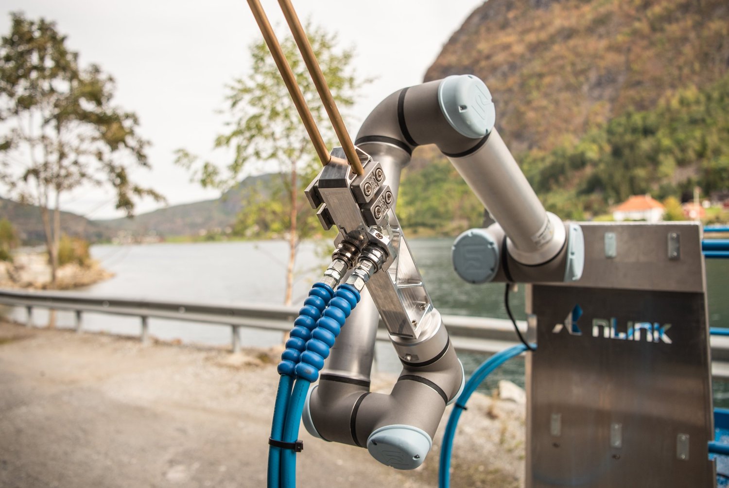 nLink - designs and develops mobile robots