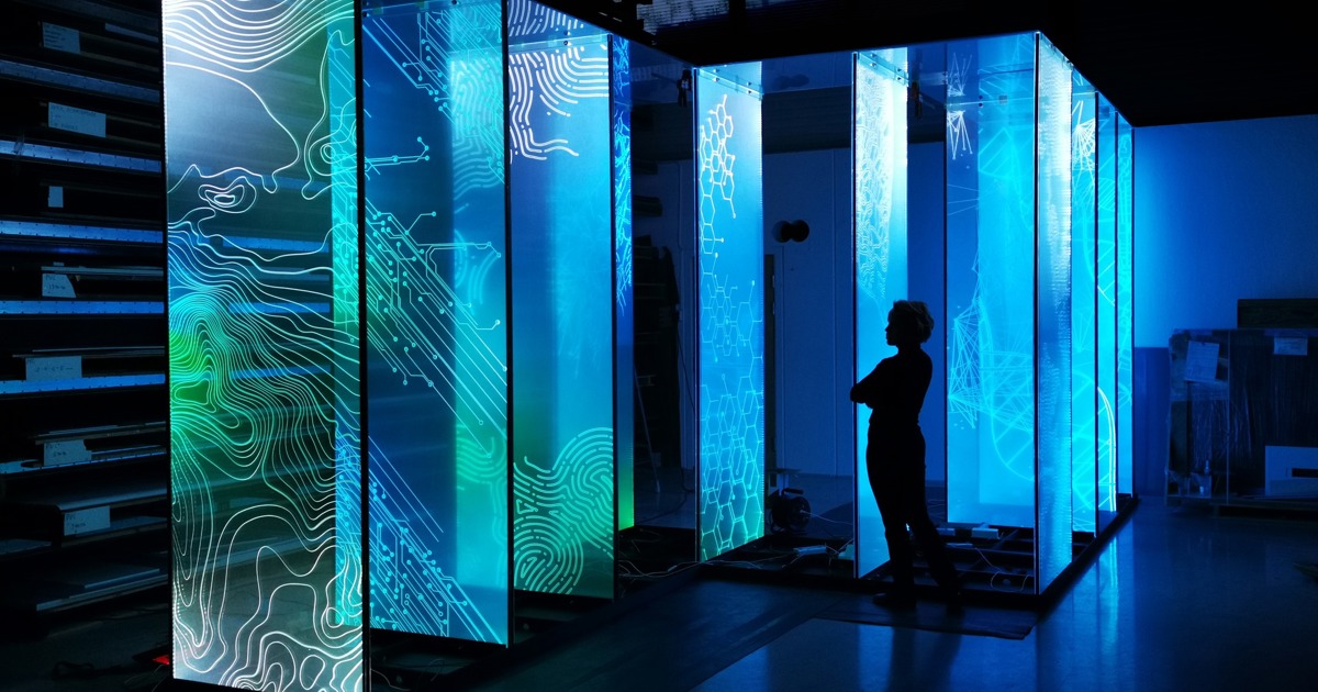 Plexon - 30 års erfaring med kreative løsninger i plexiglass og LED