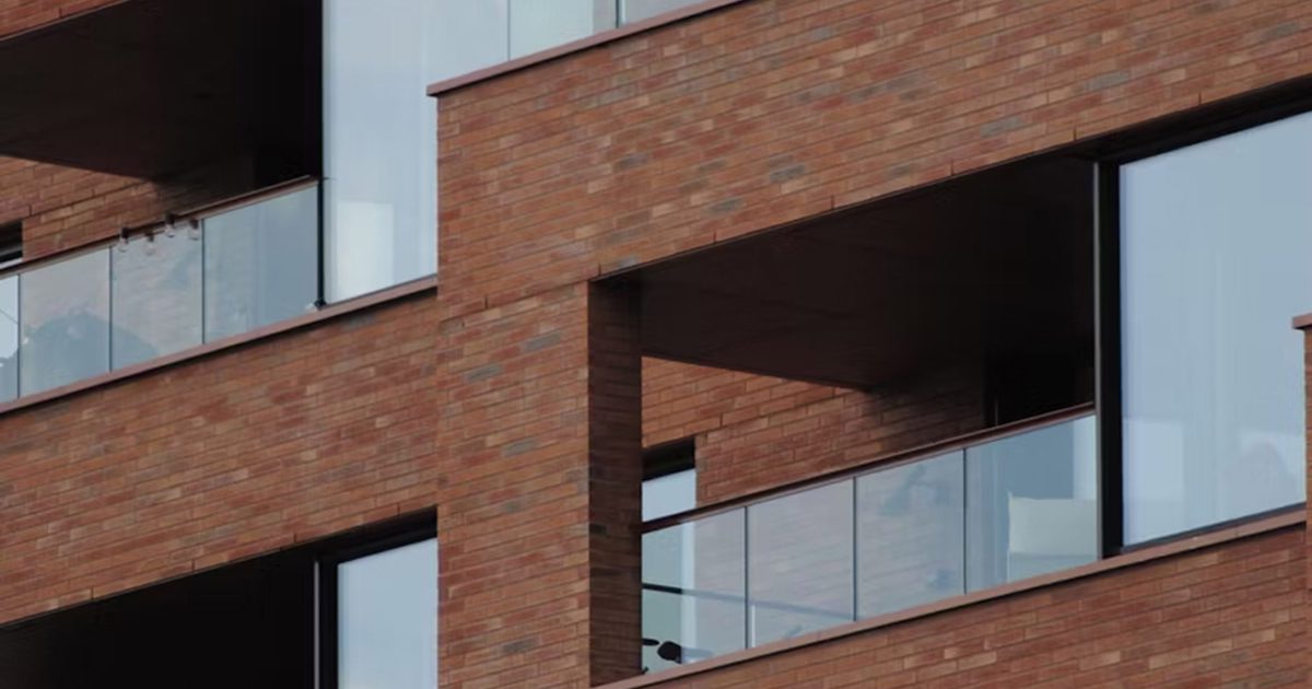 Vi dekker hele verdikjeden for å bistå våre kunder fra kjøp, utvikling og utleie til realisasjon. - Realkapital