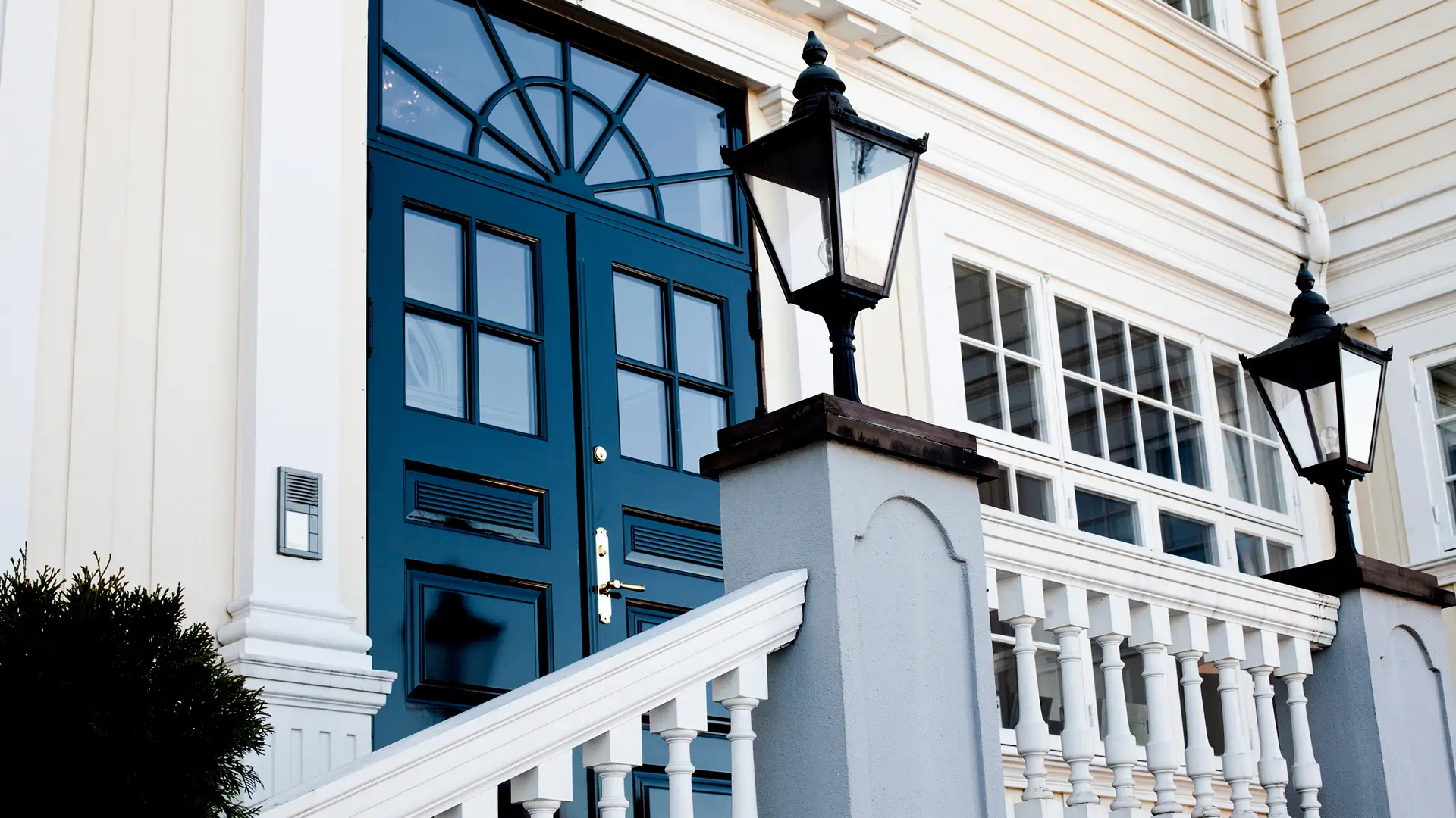 Rennebu Dører - Håndlagde kvalitetsdører i heltre