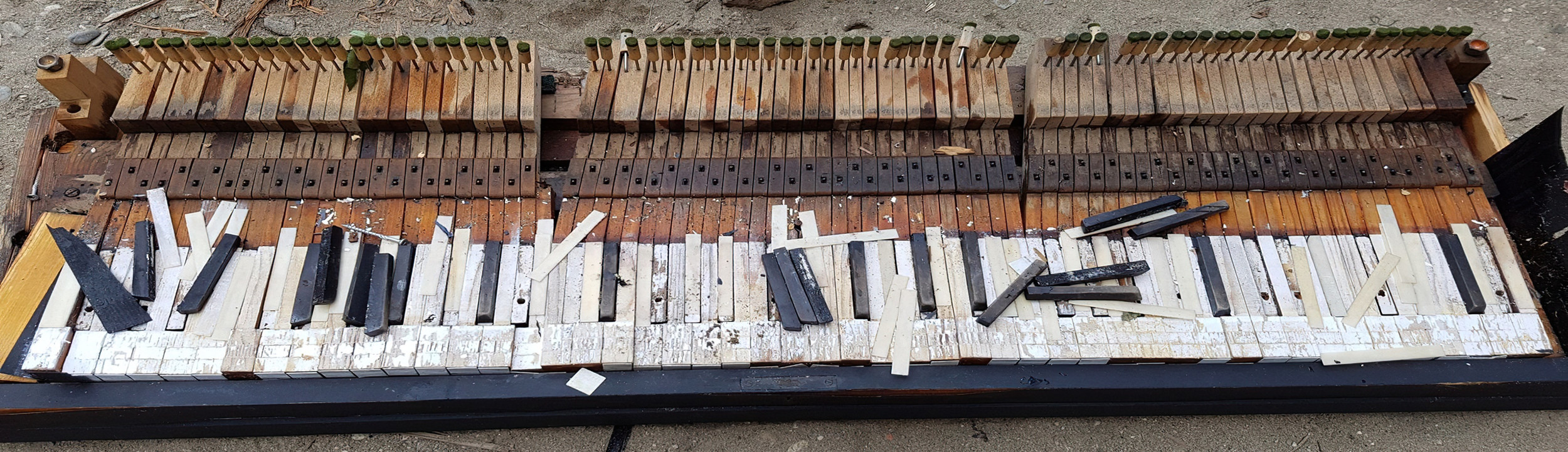 stigee | Skygger og støv