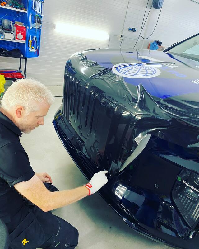 Reklamare dekorbyrå / fasadeskilt / bildekor / utsmykning bygg / folie / frosting / dekor