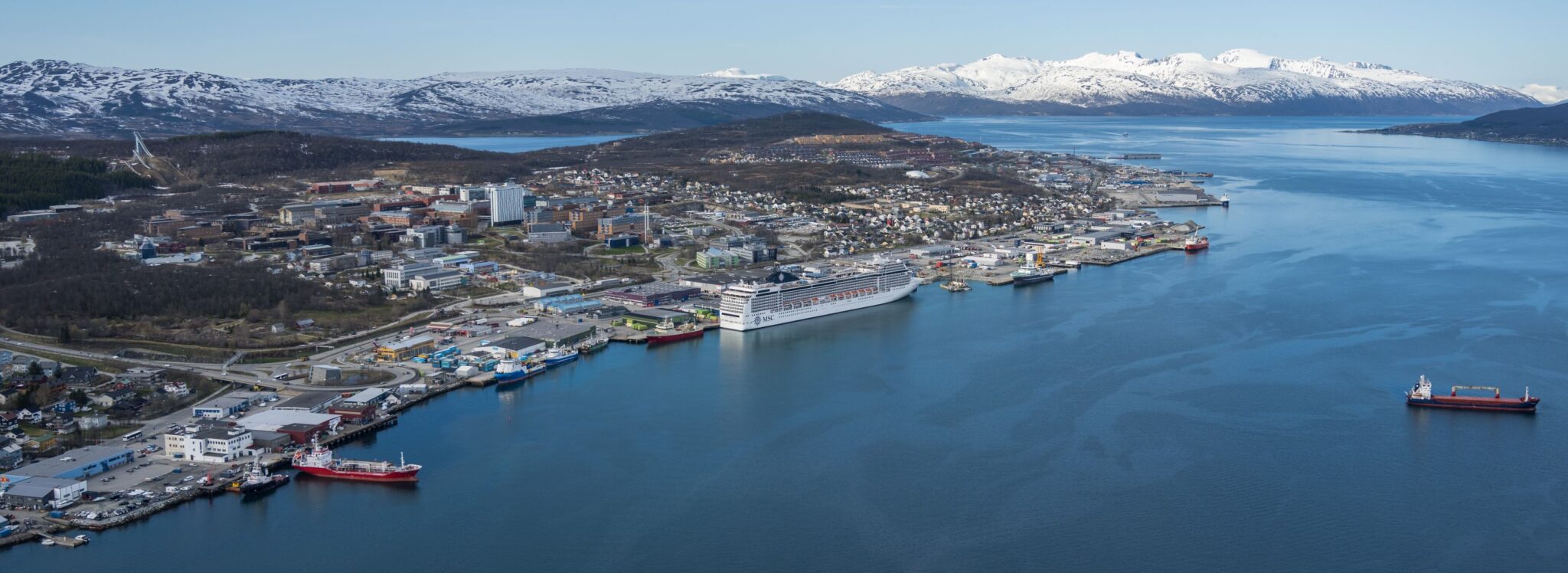 Tromsø er et viktig logistikk knutepunkt i nord og er en av Norges største fiskeri- og cruisehavner – Tromsø Havn
