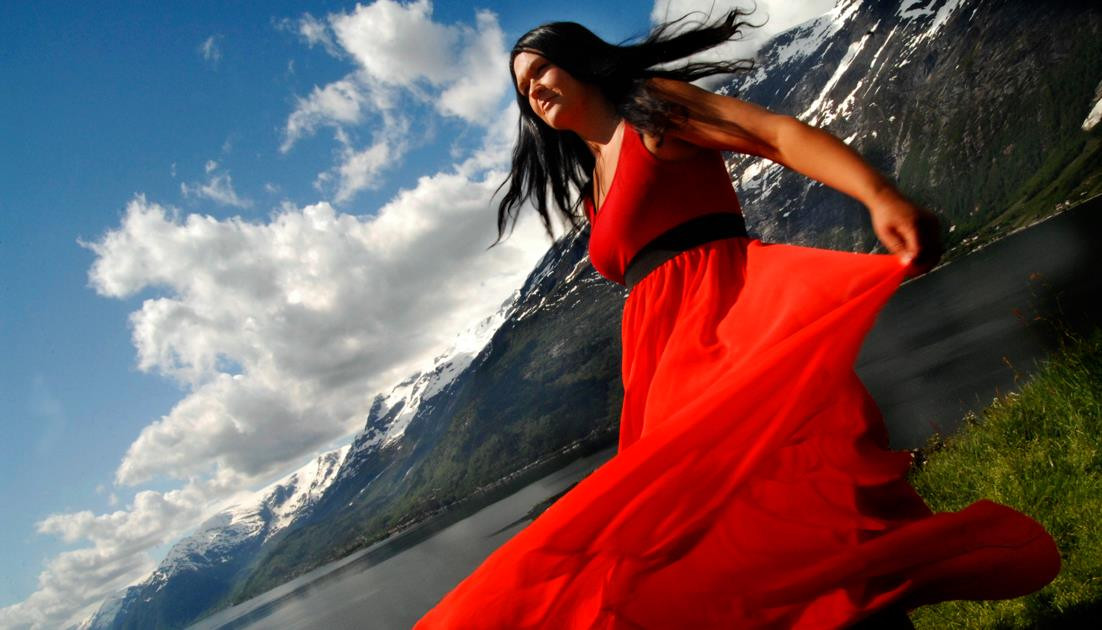 Villkvinnens Oppstandelse | Tilbake til Urkraften