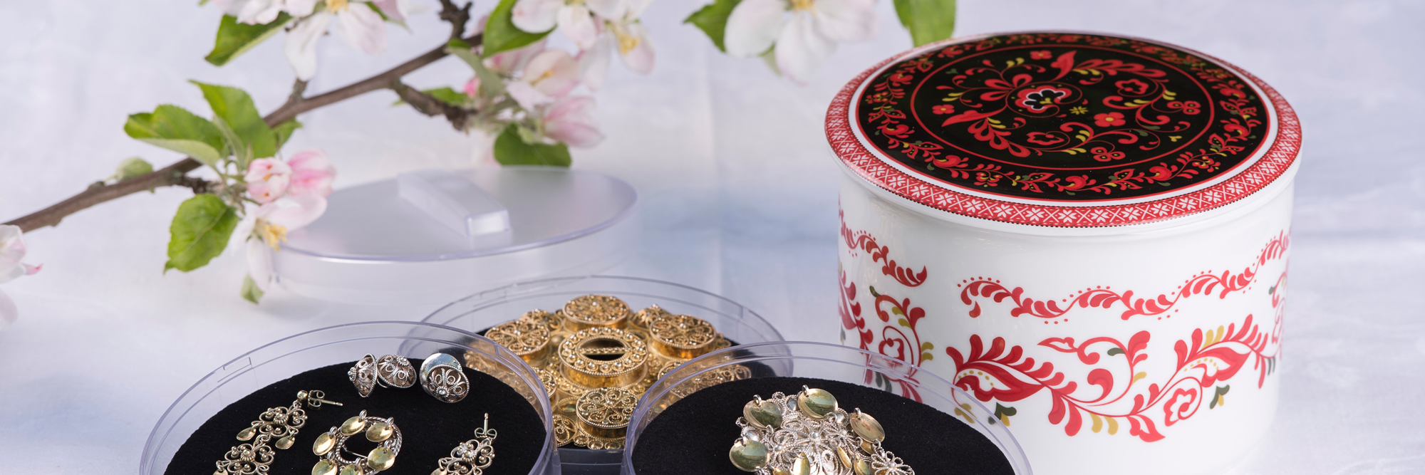 Hjem - Telerosa – Smykkeskrin i porselen